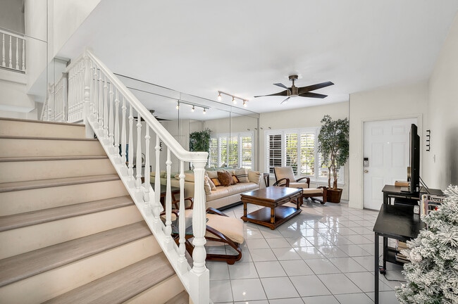 584 SE 20th Ave in Deerfield Beach, FL - Foto de edificio - Building Photo