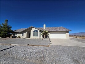 250 S E Comstock Cir in Pahrump, NV - Building Photo