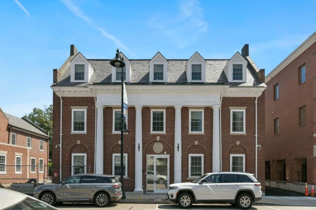 402-410 Washington St in Dedham, MA - Foto de edificio - Building Photo