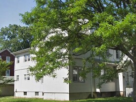 131 Overlook Ave, Unit 3 floor  floor apt