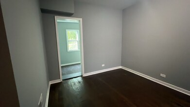 8046 S Ellis Ave in Chicago, IL - Building Photo - Building Photo