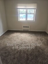 2445 W Bancroft St in Toledo, OH - Building Photo - Building Photo