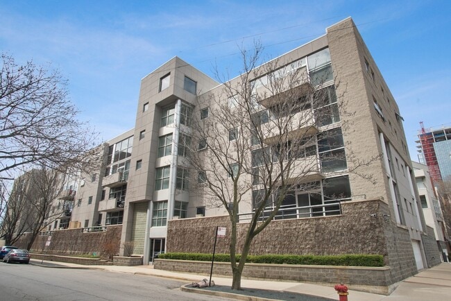 939 W Huron St in Chicago, IL - Building Photo - Building Photo