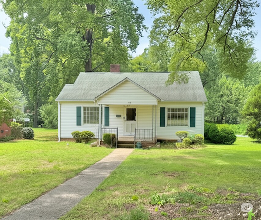 135 Magnolia St in Statesville, NC - Building Photo
