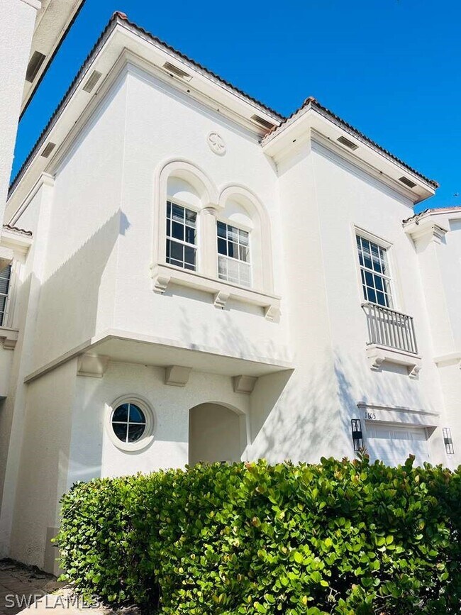 7009 Romana Way in Naples, FL - Building Photo - Building Photo