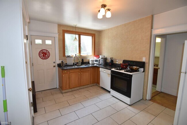 property at 80 Wallingford Rd