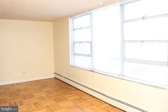 1030 E Lancaster Ave in Bryn Mawr, PA - Building Photo - Building Photo