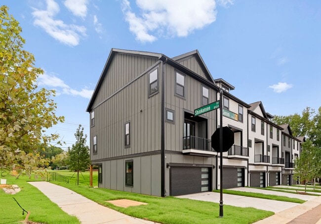 Towns at Rocky River in Charlotte, NC - Building Photo - Building Photo