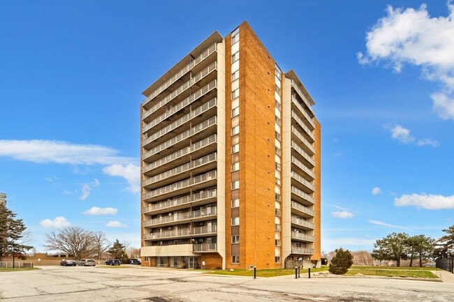 Leamington Towers in Leamington, ON - Building Photo - Building Photo