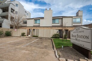 1829 Augusta Dr in Houston, TX - Building Photo