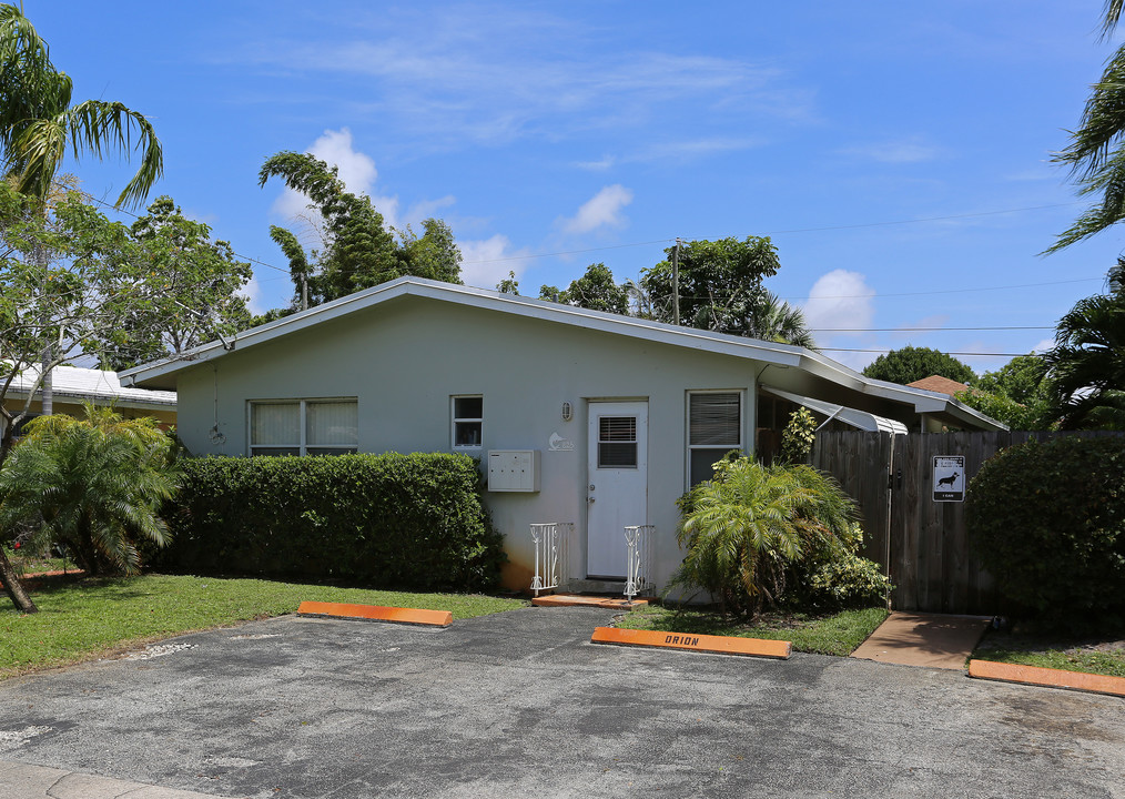 825 NE 16th Pl in Fort Lauderdale, FL - Building Photo