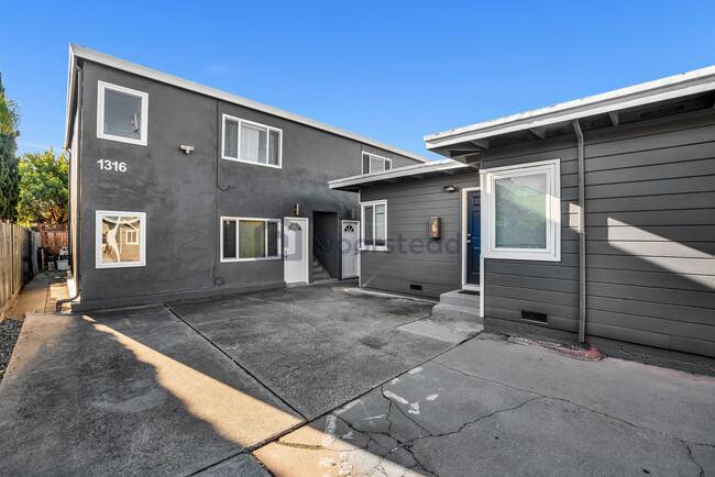 1316 Ashby Ave, Unit Apt C in Berkeley, CA - Building Photo - Building Photo