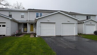 5662 Running Brook Rd in Farmington, NY - Building Photo