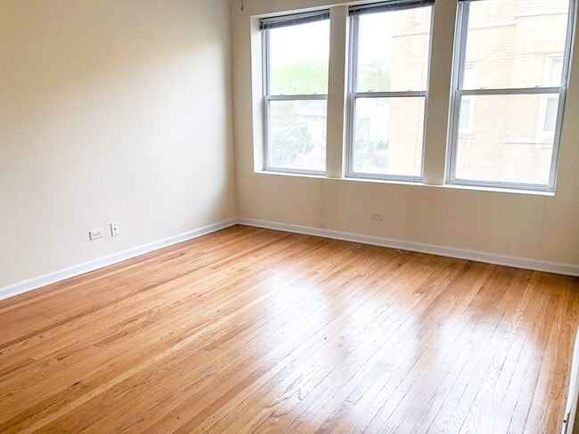 4122 W Addison St, Unit 2 in Chicago, IL - Building Photo - Building Photo