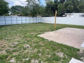 115 NW 120th St in North Miami, FL - Foto de edificio - Building Photo