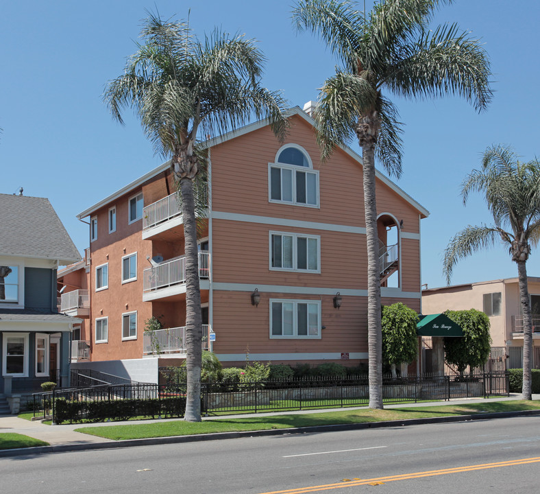 Residential Condonminium in Long Beach, CA - Building Photo