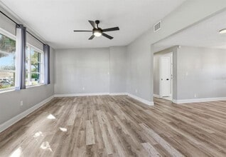 7198 121st Way N in Seminole, FL - Building Photo - Building Photo