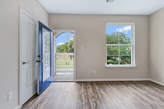 21 Latham, Unit D in Houston, TX - Foto de edificio - Building Photo