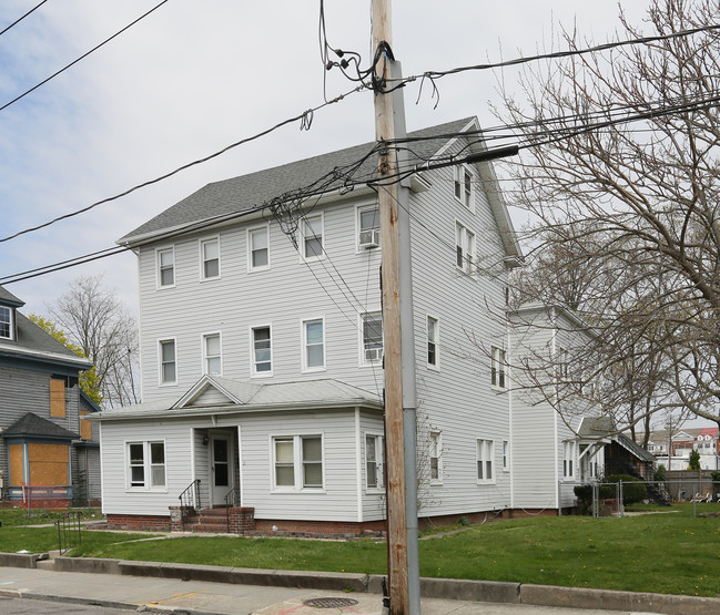 21 Church St in Patchogue, NY - Building Photo - Building Photo