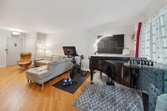 500 Central Park Ave in Scarsdale, NY - Building Photo - Building Photo