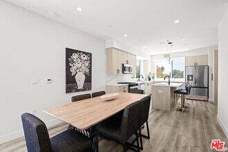 1955 Preuss Rd in Los Angeles, CA - Building Photo - Building Photo