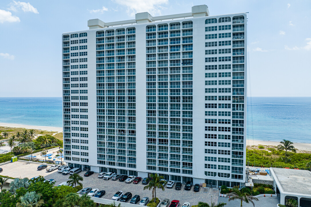 Ocean Towers in Boca Raton, FL - Foto de edificio