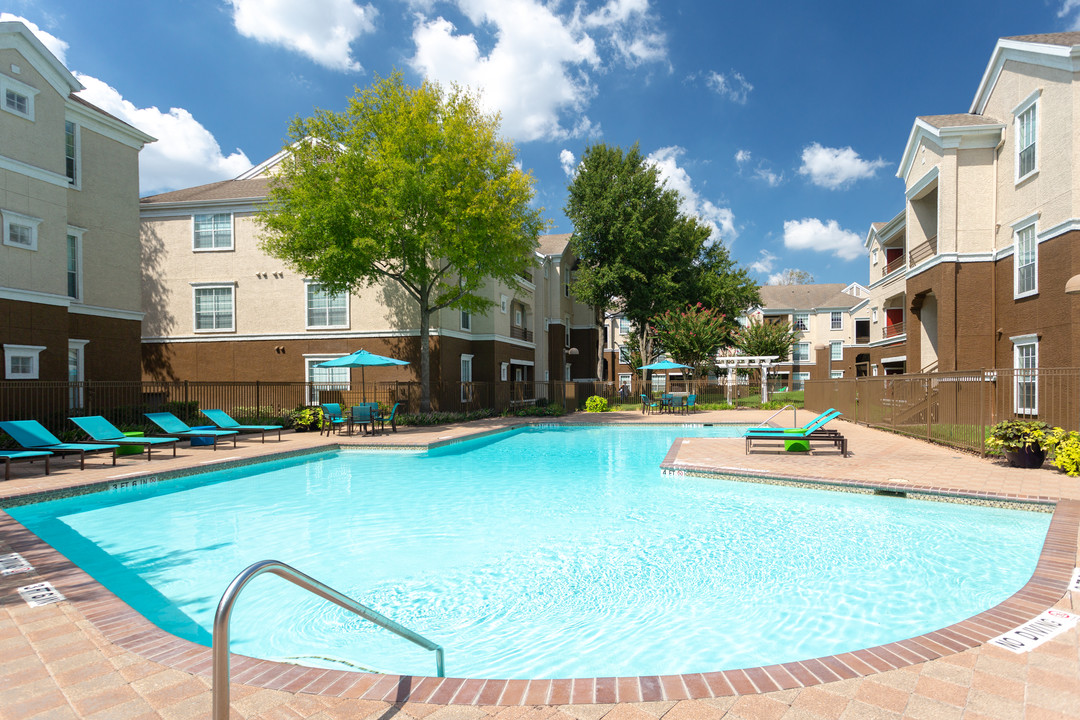 Cascade at Fountain Lake in Stafford, TX - Foto de edificio