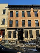 230 Schaefer St in Brooklyn, NY - Building Photo - Primary Photo