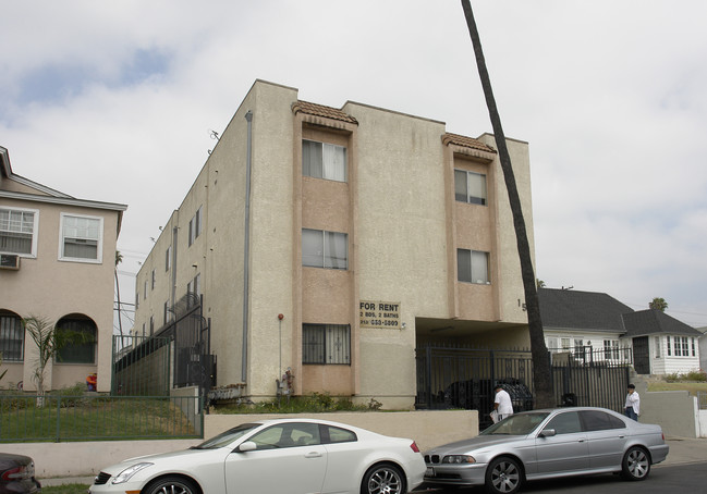 153 N Alexandria Ave in Los Angeles, CA - Foto de edificio - Building Photo