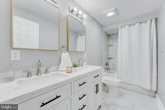 15 N Main St in Pennington, NJ - Building Photo - Building Photo