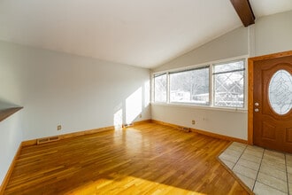 792 Hancock Cir in Akron, OH - Foto de edificio - Building Photo