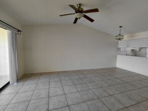 4920 Chiquita Blvd S, Unit 4920 Chiquita Blvd S #205 in Cape Coral, FL - Foto de edificio - Building Photo