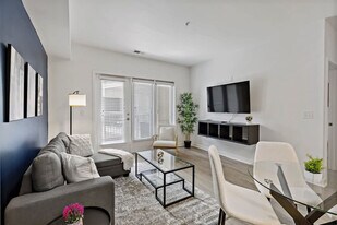 205 S Kings Dr in Charlotte, NC - Building Photo