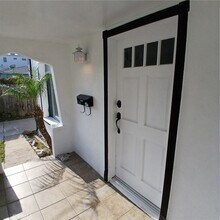 5715 Case Ave in Los Angeles, CA - Building Photo - Building Photo