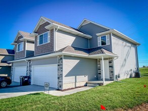6318 SW 8th St-Unit -6318 SW 8th St in Lincoln, NE - Foto de edificio - Building Photo