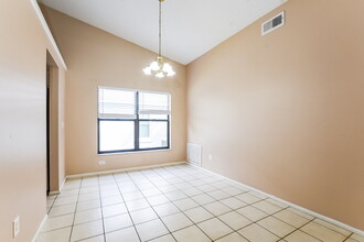 1501 Woodfield Oaks Dr in Apopka, FL - Building Photo - Building Photo