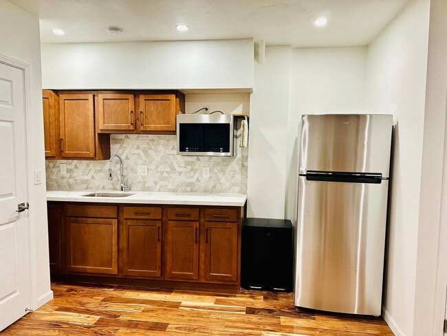1710 E Fruit St in Santa Ana, CA - Building Photo - Building Photo