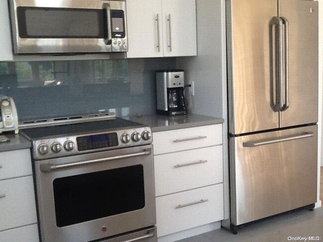 42 Evergreen in Islip, NY - Building Photo - Building Photo