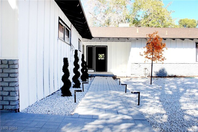 property at 2420 Laurie Dr