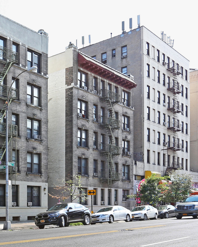 131 Nagle Ave in New York, NY - Building Photo - Building Photo