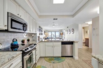 9400 S Ocean Dr, Unit 405 in Jensen Beach, FL - Building Photo - Building Photo