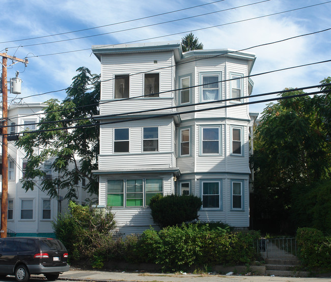 319 Lawrence St in Methuen, MA - Building Photo - Building Photo