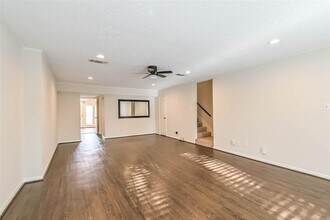 496 N Post Oak Ln in Houston, TX - Building Photo - Building Photo