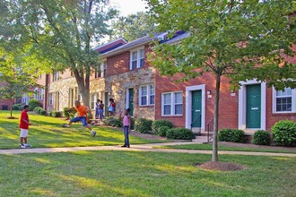 Fort Henry Gardens in Arlington, VA - Building Photo - Building Photo