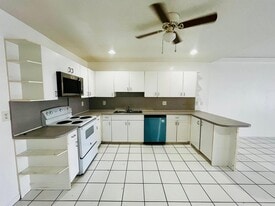 13711 Yarmouth Ct in Wellington, FL - Building Photo