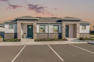 Yardly Ellenton in Palmetto, FL - Building Photo