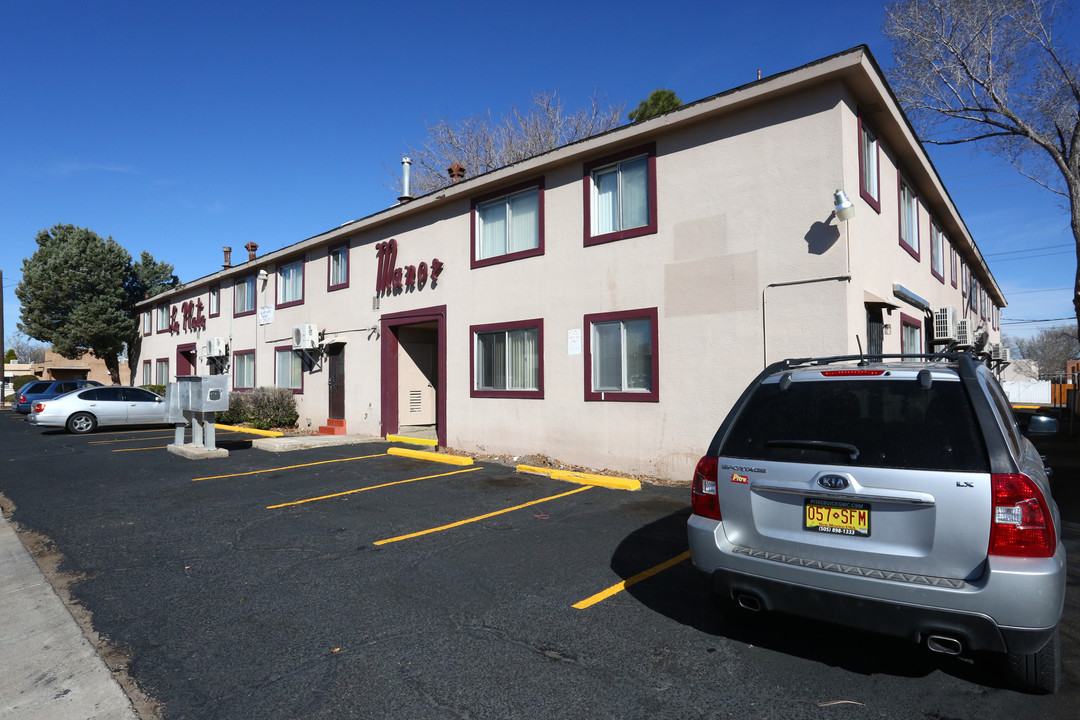 La Plata Manor in Albuquerque, NM - Building Photo