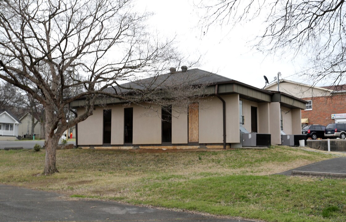 1048 E Trinity Ln in Nashville, TN - Foto de edificio