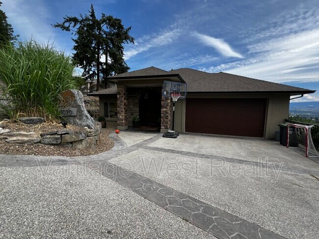 property at 1020 Aurora Heights