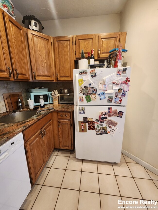208 Kelton St, Unit 10